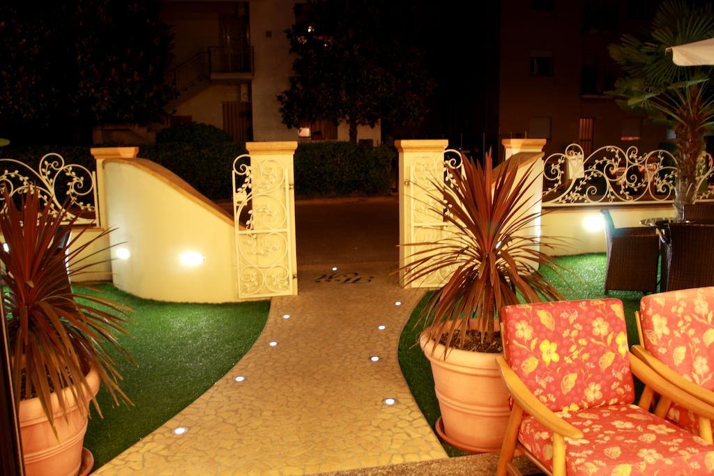Hotel Monica Cervia Bagian luar foto