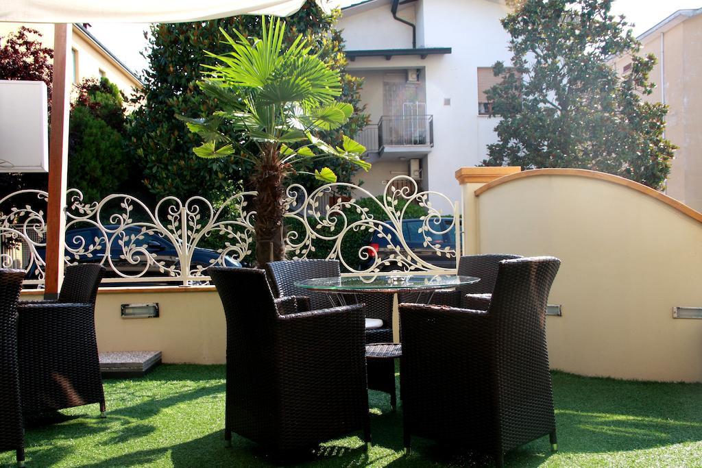 Hotel Monica Cervia Bagian luar foto