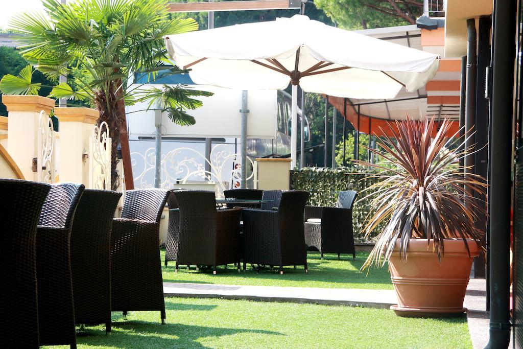 Hotel Monica Cervia Bagian luar foto