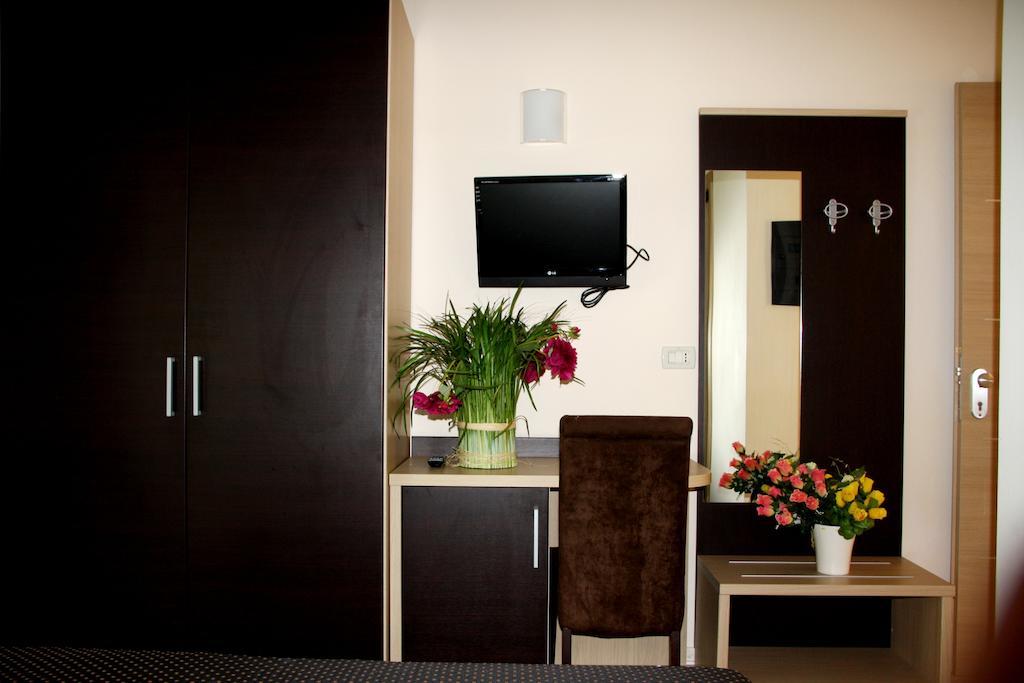 Hotel Monica Cervia Ruang foto